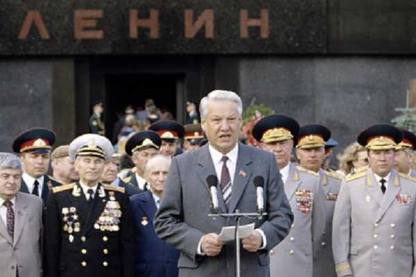 Брат Ельцина назвал его «символом человеческого позора» и антиподом Ленина