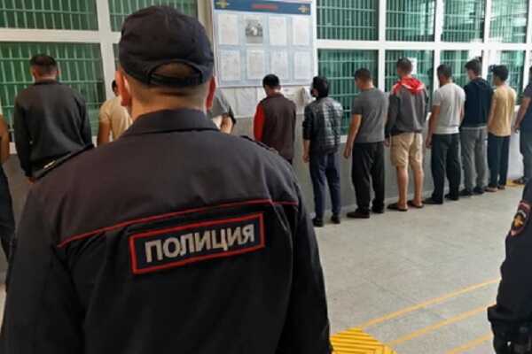Полиция расследует массовую драку с участием 50 мигрантов в центре Москвы