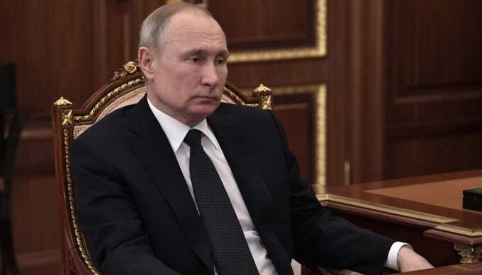 Путин рекомендовал губернаторам лично контролировать антиковидные меры и вакцинацию
